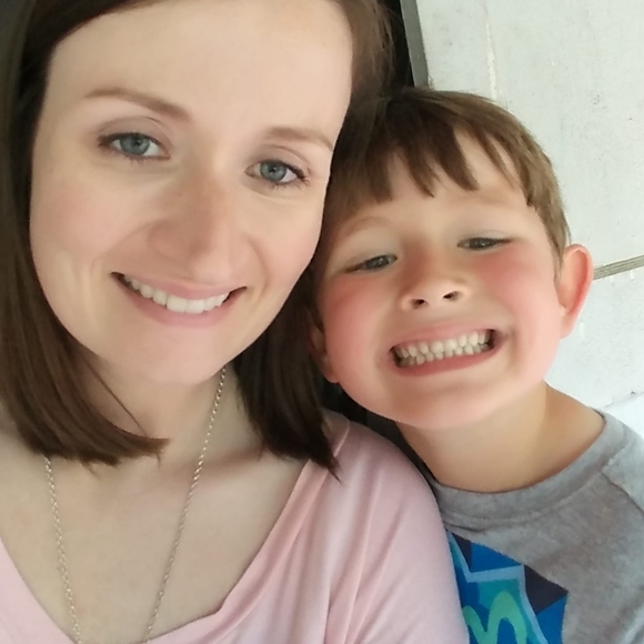 Meet your Posher, Jennifer - Picture 1 of 1